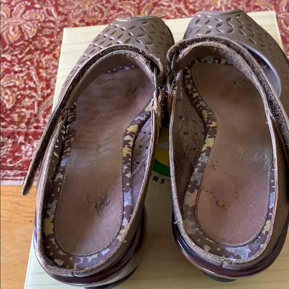 Jambu Gold Clogs/Wedges - Picture 4 of 6